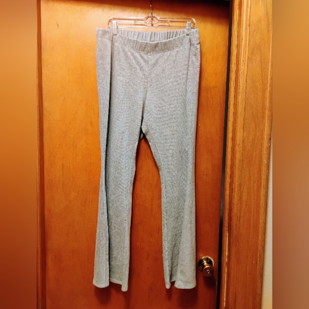 Wild Fable Size 1X Gray Ribbed Knit Flare Pants